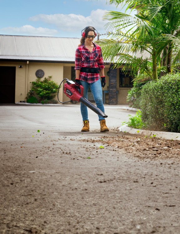 hhb36-leaf-blower-product-page-hero-mobile-1600x2080-min